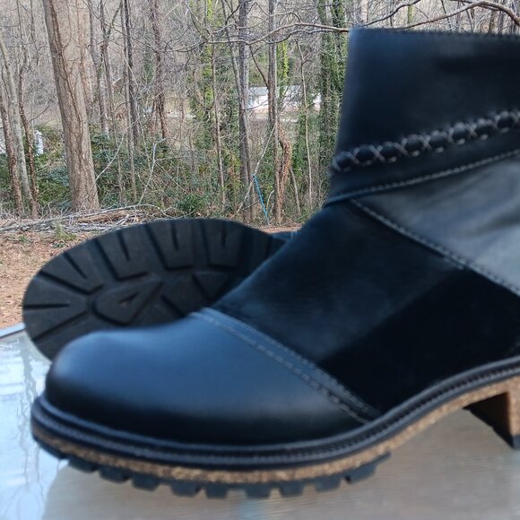 Women's Earth Elements Taylen Black Leather Ankle Boots Size 8.5 - Picture 1 of 12